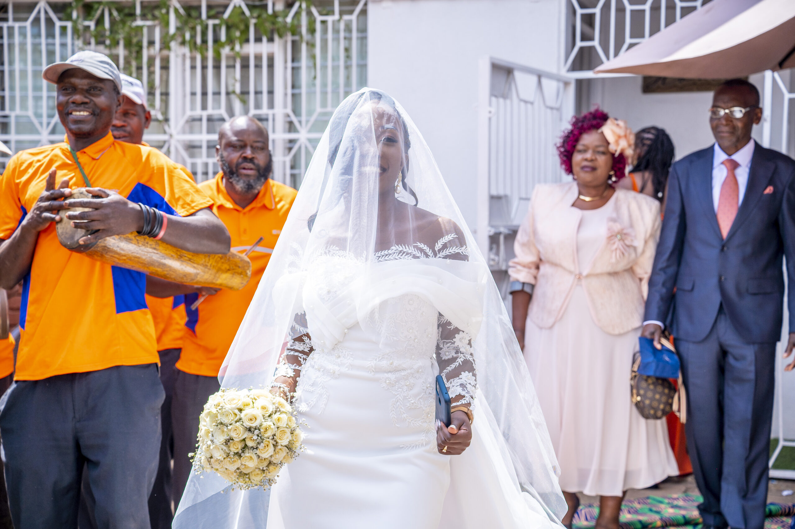 Wedding highlight films vs documentary wedding films: choose what you want to relive